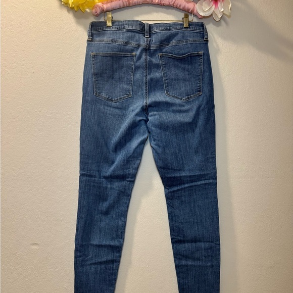 GAP Women’s Skinny Button-Fly Jeans in Dark Blue Wash - Picture 4 of 10